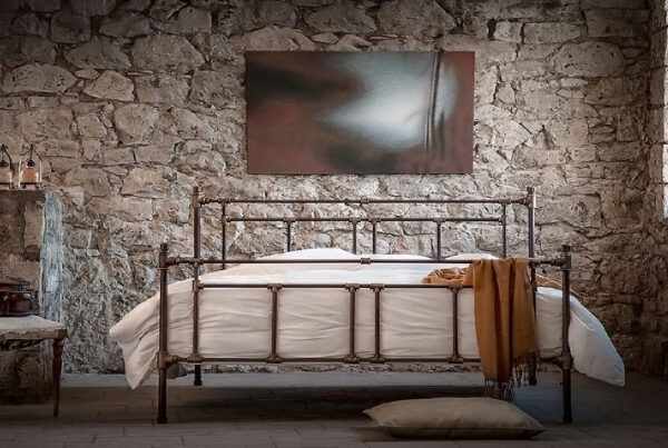 Small Bedroom Hacks: How to Optimize Space with Smart Beds 9 Small Bedroom Hacks: How to Optimize Space with Smart Beds